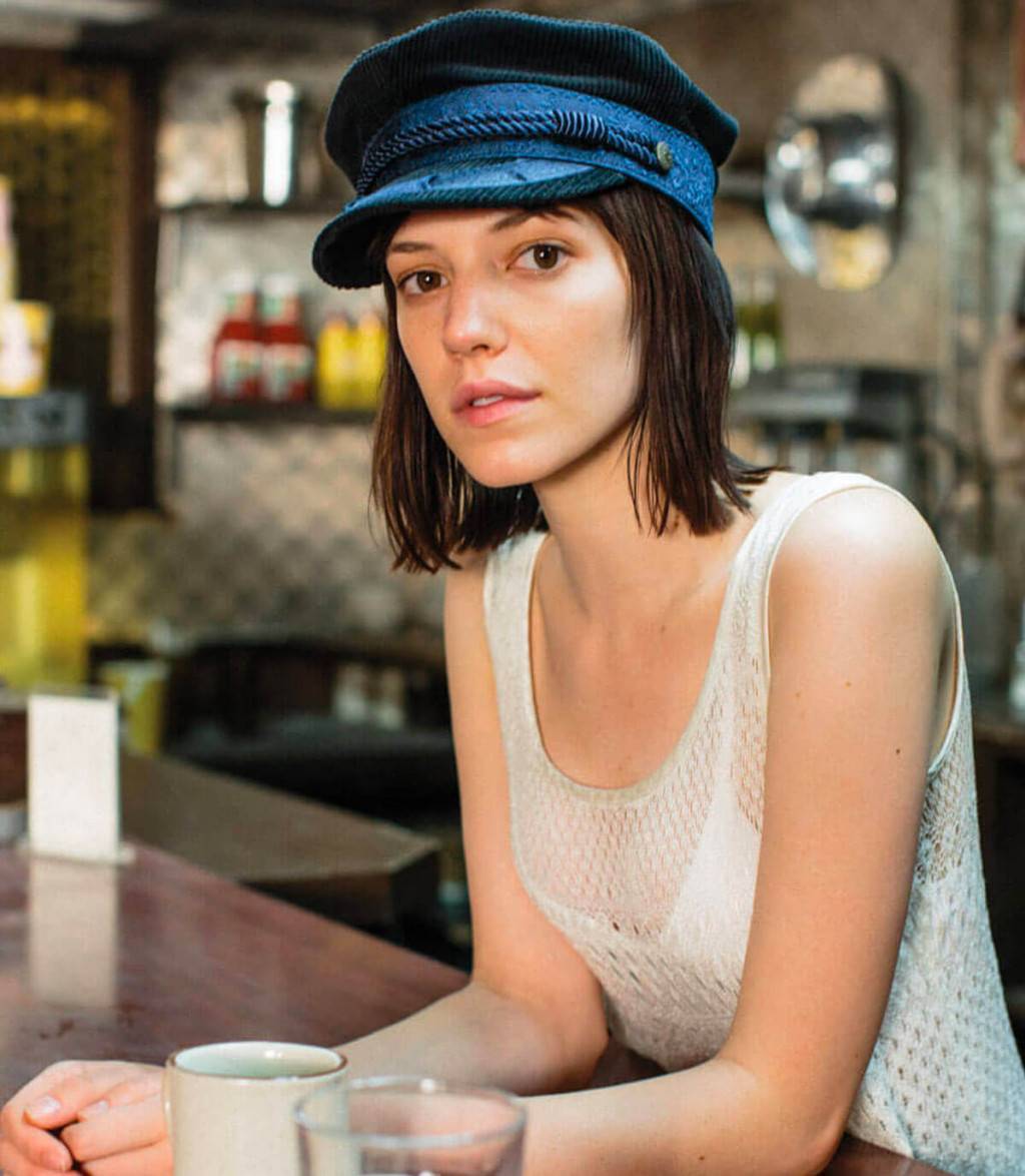 Casquette de marin et bonnet docker : le vent du large souffle sur la ville.